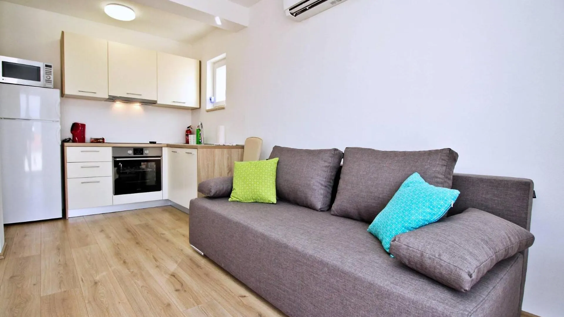Apartment Ivo P. Silo  3*, Silo (Krk) Croatia