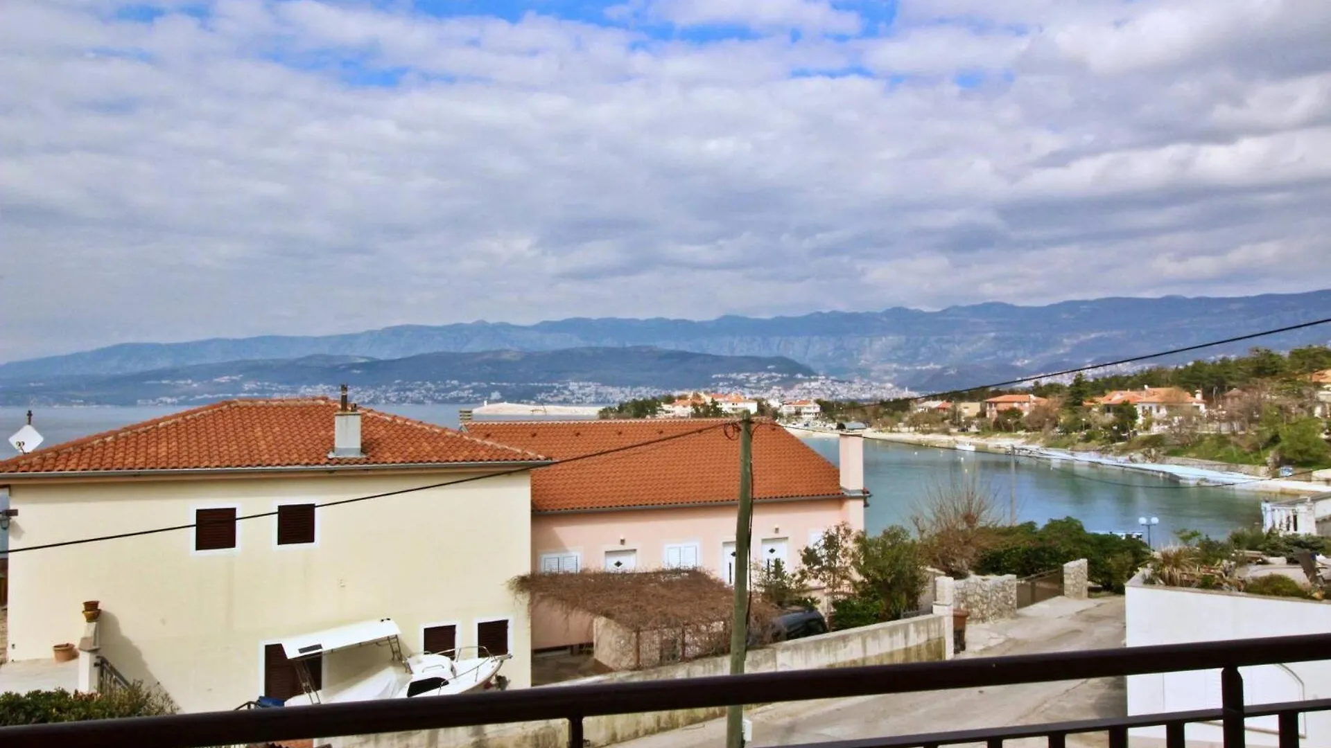 Apartment Ivo P. Silo  Guest house Silo (Krk)